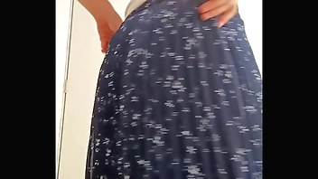 Sexy nalgona se masturba en un vestidor