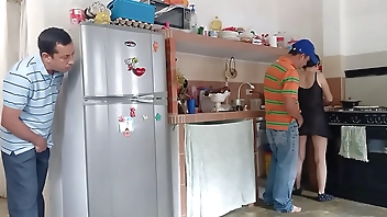 Sabes como me pongo cuando me tocas, debemos estar pendientes el cornudo nos observa.