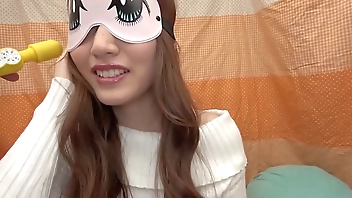 圧巻のグラインド騎乗位炸裂！超一流のエロテク大連発！！格付けチェックにチャレンジしませんか？みやびちゃん(20)大学生。強気な態度とは裏腹に電マで悶絶大絶叫！クイズの回答は三流でもSEXは超一流！！