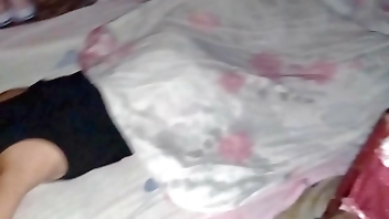 Desperté a la empleada doméstica para que me diera sexo, disfrutamos bastante