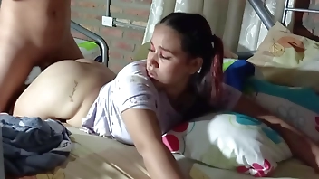 MI HERMANASTRO ME ENSEÑA  QUE ES LO QUE HACEN LOS MAYORES EN LA NOCHE Y SE SIENTE MUY RICO ( HISTORIA COMPLETA )