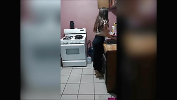 Stop! Young stepmother of only 18 years old alone at home and the stepson takes advantage of that, real homemade