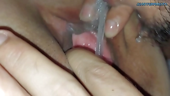 close up na minha bucetinha, eu esguicho na boca do macho