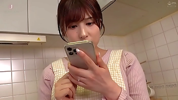 欲求不満の人妻の一人エッチ