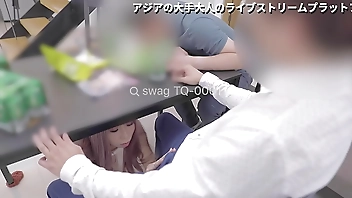 騷氣人妻在丈夫面前 NTR. SWAG.live TQ-0001