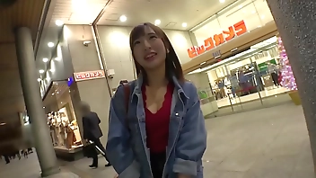 【一発ヤリに来ました】で大好評だった21歳の美容部員あやちゃん参上！応募理由は「前の撮影(SEX)が忘れられなくて…」2発目を堂々とヤリに来たエロ美容部員は今回もヤル気満々！始まりから終わりまで豪雨な潮吹きの嵐！散々イキまくって「私AV男優にハマっちゃいましたね」これは3発目も…？https://bit.ly/3Z1BfVM