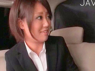 Nippon babe slurping sucker in the automobile, XXX-rated Japan