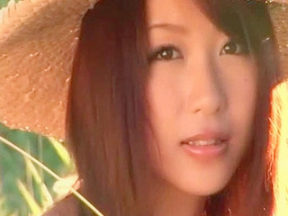 Japanese teen's juicy lips and outdoor pose will make you cream!